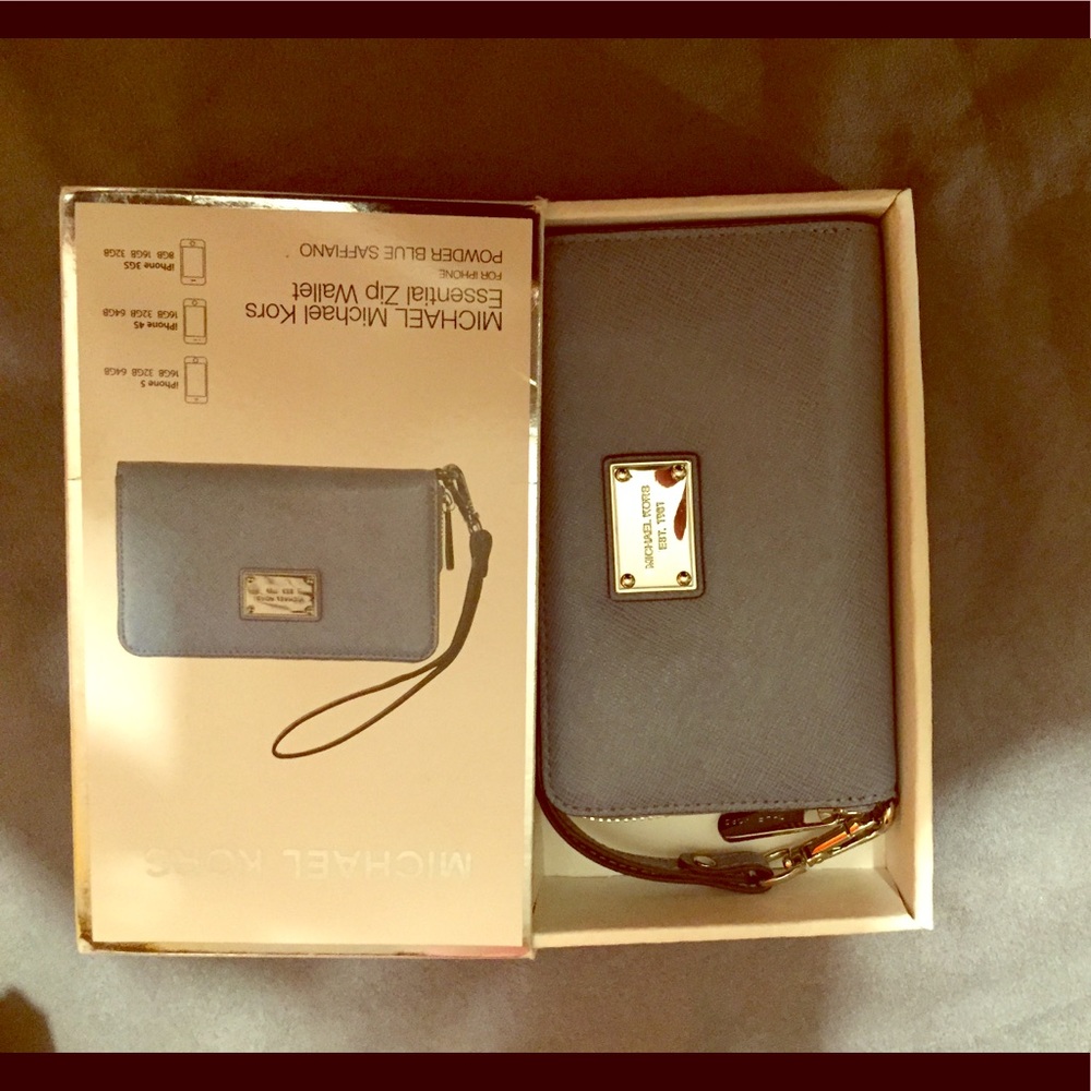 Wristlet phone case